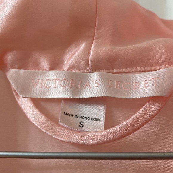 Victoria’s Secret pink satin robe and chemise with beige lace. Pink label.Size S - Picture 10 of 13
